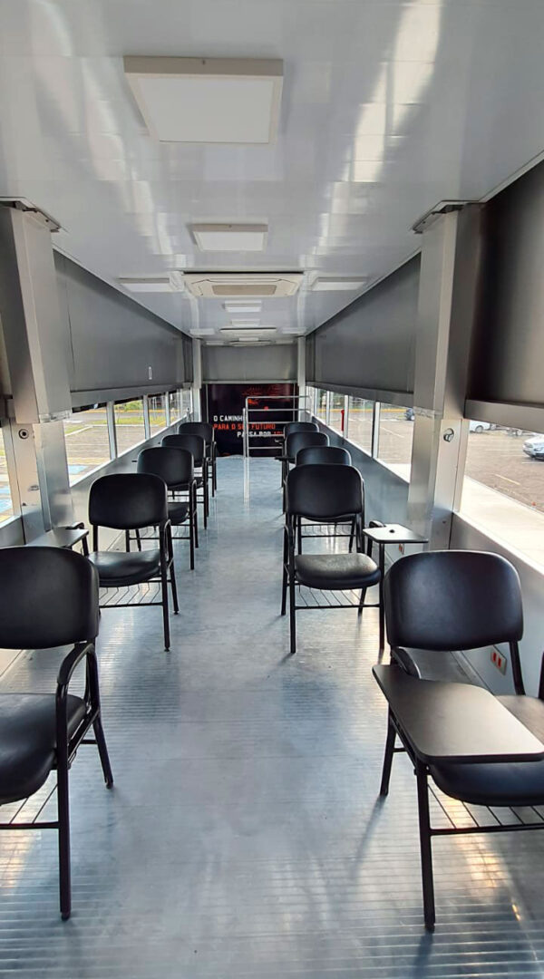 Detalhe da unidade móvel SENAI Labor