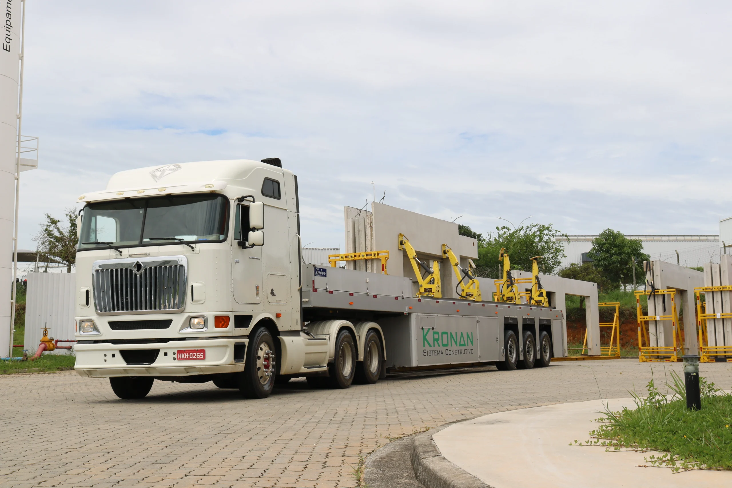 In Loader Labor para transporte especializado de rochas ornamentais