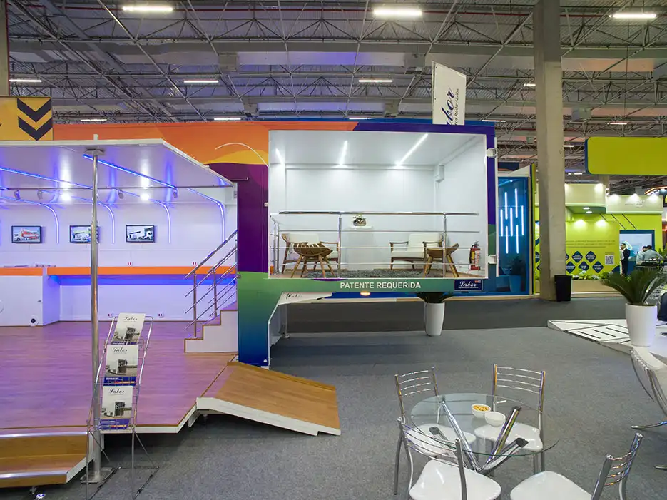 Stand móvel Labor aberto em evento corporativo