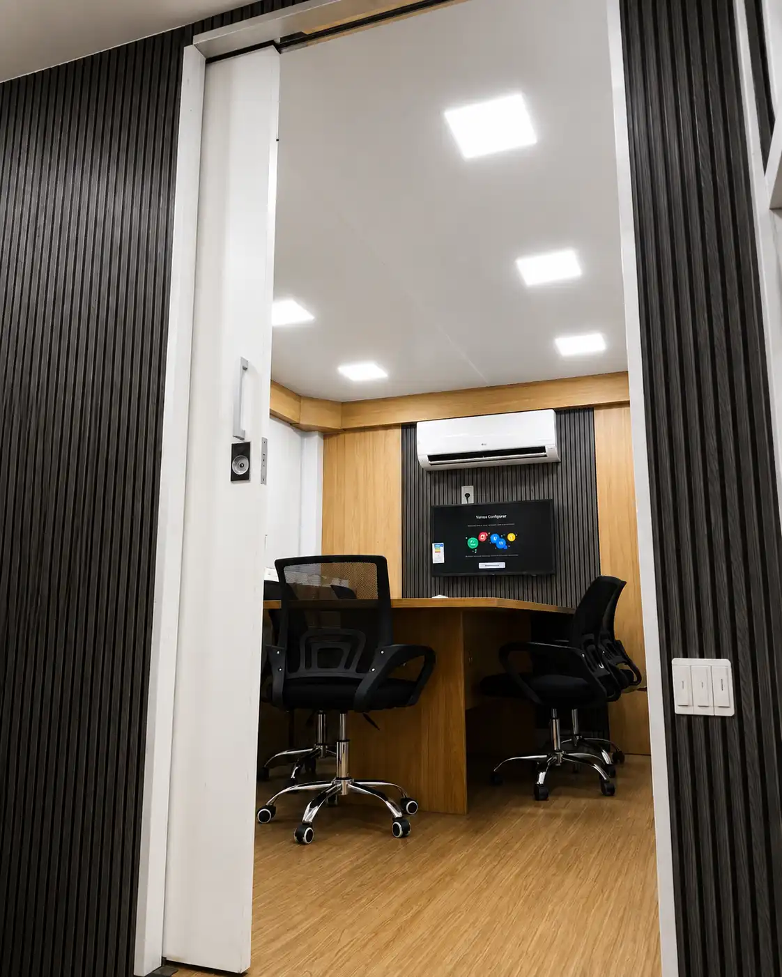 Detalhe da implantação de Stand Labor com sala de avanço
