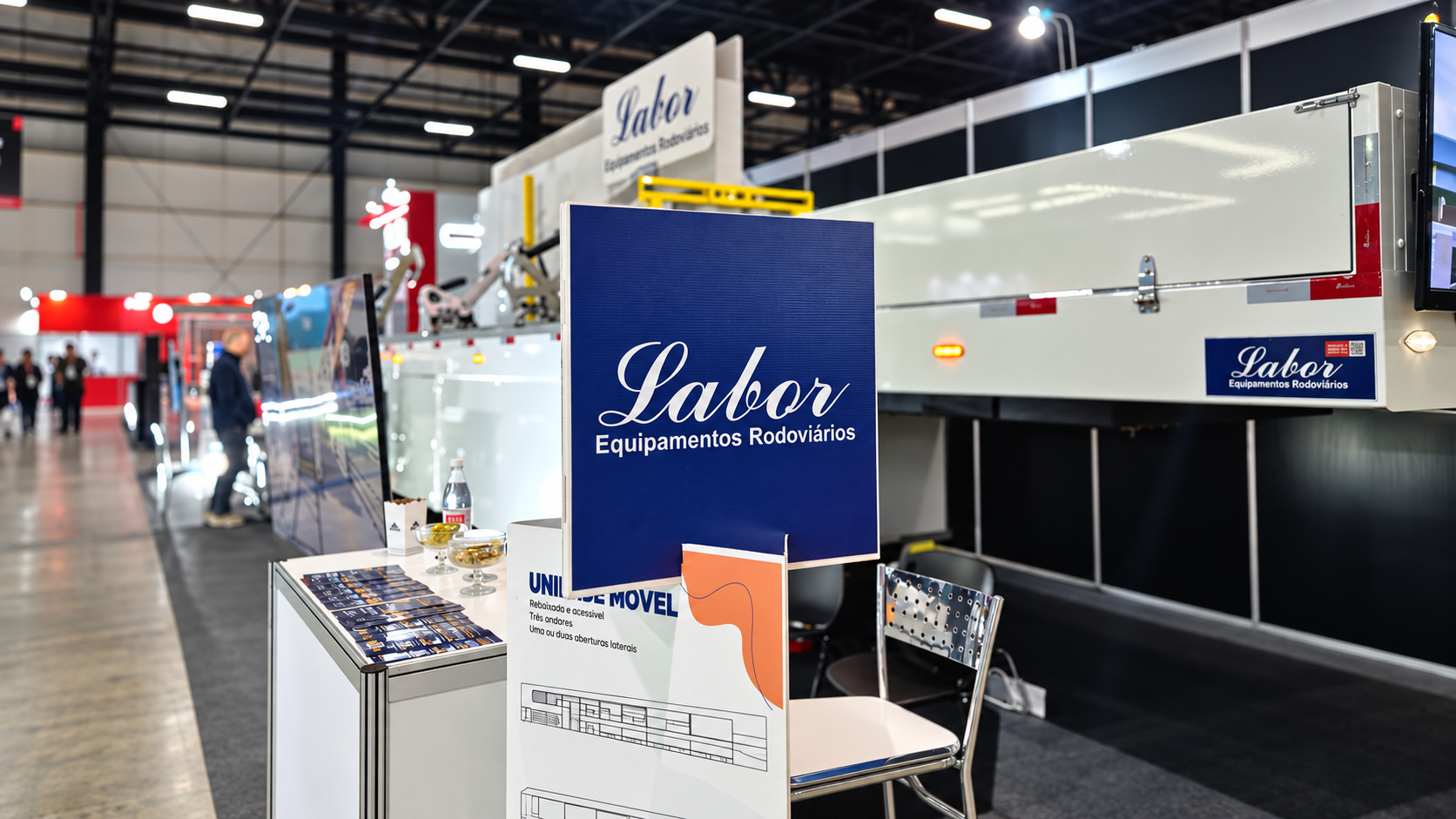 Stand da Labor Equipamentos na Modern Construction Show com a Concrete Loader em exposição